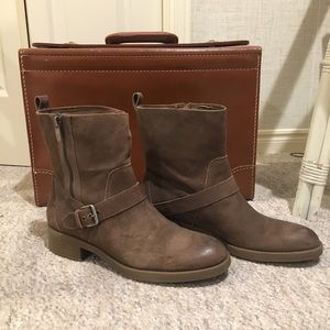 Enzo Angiolini Hanzil Taupe Suede Boots 8.5M